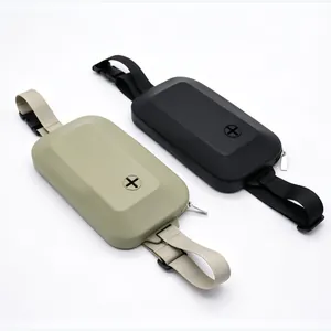 Pochette en silicone portable pour friandises de chien avec ceinture réglable extérieure.