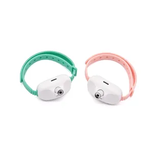 Automatic laser cat collar with adjustable silicone strap and USB charging port