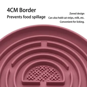 Gros plan de la gamelle anti-glouton en silicone avec rebord de 4 cm anti-débordement