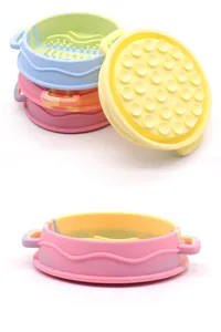 Vue détaillée d'une gamelle anti-glouton en silicone avec base à ventouses forte