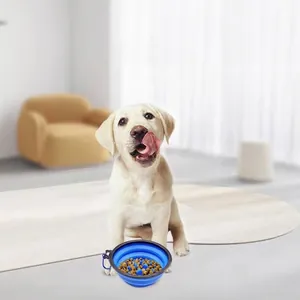 Gamelle pliable en silicone bleu pour chiens avec mousqueton noir pour ralentir le repas.