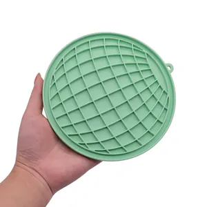 Tapis de léchage rond en silicone vert avec motif de grille pour alimentation lente