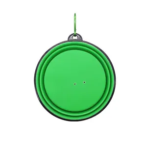 Ciotola pieghevole portatile in silicone verde per cani con pratico moschettone