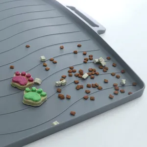 Alfombrilla de silicona gris impermeable con diseño de ondas para alimentar perros y gatos