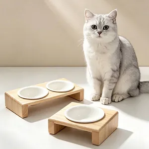 Verhoogde keramische kattenbakset met houten standaard voor nekbescherming van huisdieren