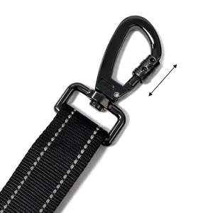 Robustes Karabiner-Detail am reflektierenden Hunde-Sicherheitsgurt fürs Auto.