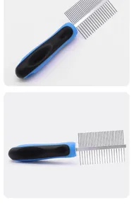 Doppelseitiger Haustierkamm mit Edelstahlzähnen und blauem, ergonomischem Griff.