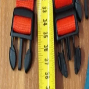 Vue détaillée du collier pour chien réglable en nylon orange avec ruban à mesurer