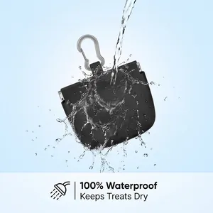 Pochette étanche en silicone pour chien avec mousqueton sous l'eau