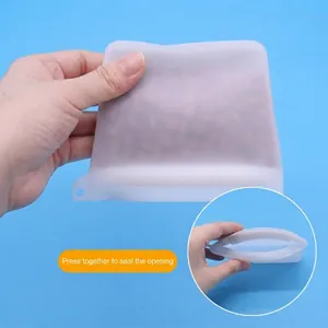 Pochette à friandises pour chien en silicone avec fermeture par pression étanche