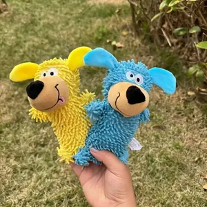 Due giocattoli sonori in peluche per cani per la pulizia dei denti e il gioco all'aperto