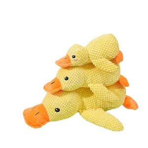 Trois jouets en peluche canard jaune couineur pour chien en plusieurs tailles