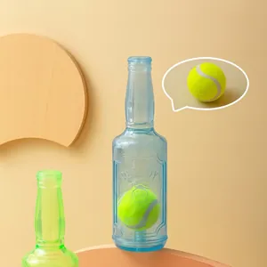 Robustes Hundespielzeug Flasche mit Quietsch-Tennisball für interaktiven Kauspaß
