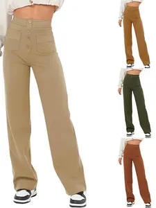 Détail montrant plusieurs couleurs de pantalons décontractés à taille haute boutonnés