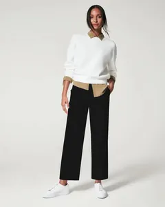Ganzkörper-Detail einer eleganten schwarzen Hose mit perfektem Fall und Passform.