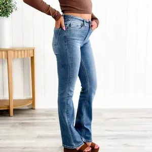 Jean micro-flare à taille haute pour femme pour un look décontracté chic et moderne