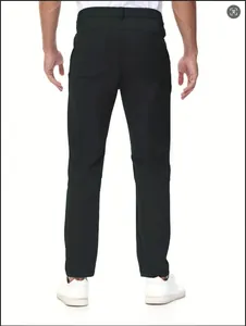 Vista trasera detallada de pantalones de golf negros para hombre en nylon elástico
