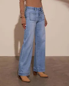 Vaqueros de mezclilla azul retro con pernera ancha y talle alto para mujer, estilo elegante.