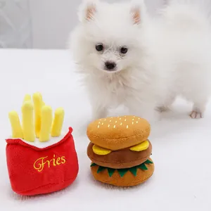 Set di giocattoli di peluche per cani a forma di hamburger e patatine con cucciolo