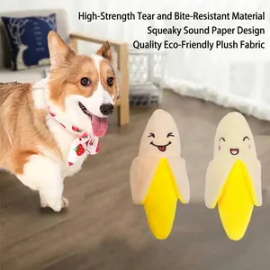 Détail montrant un jouet en peluche banane pour chien avec papier bruissant