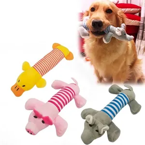 Vue détaillée de jouets couineurs rayés pour chiens en forme de canard, porc et éléphant