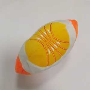 Detailaufnahme eines Plüsch-Orangenscheiben-Haustierspielzeugs mit weicher Textur