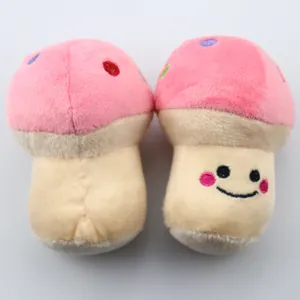 Jouet couineur en peluche champignon pour chiens et chats avec visage souriant