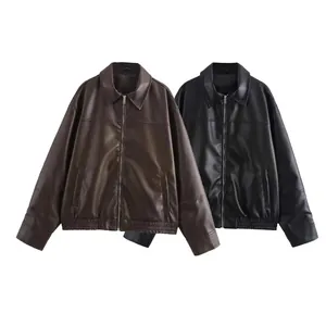 Eleganti giacche bomber da donna in ecopelle marrone e nera con pratica chiusura a zip centrale