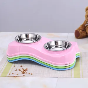 Roze dubbele voerbakset voor huisdieren met rvs bakjes en antislip golvende basis
