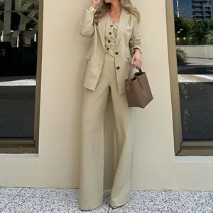 Elegantes dreiteiliges Leinen-Set für Damen mit Blazer Weste und weiten Hosenbeinen