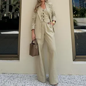 Elegantes dreiteiliges Damen-Anzugset mit Blazer, Weste und weiten Hosen im Leinenstil