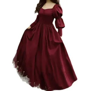 Robe longue vintage bordeaux élégante avec manches bouffantes et encolure carrée chic