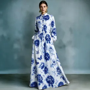 Robe longue vintage à fleurs bleues et blanches, col montant et manches lanternes