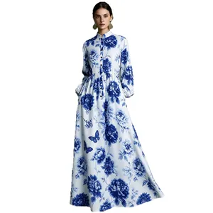 Longue robe élégante à imprimé floral bleu avec col montant et manches lanterne pour été