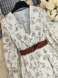 Elegant bohemian floral print V-neck long sleeve dress with brown waist belt for women
