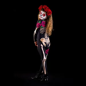 Dettaglio del retro della tuta da scheletro di Halloween per bambine con rose rosse