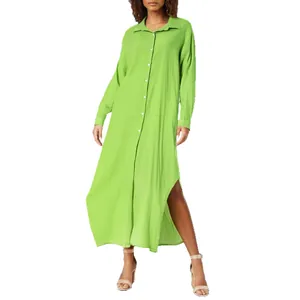 Vestido camisero largo de algodón y lino verde lima con botones, aberturas y manga larga.