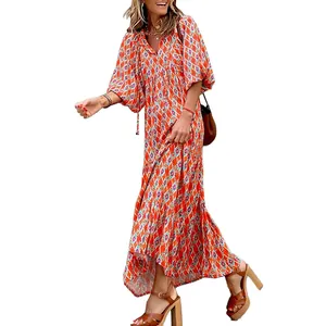 Vestido largo bohemio con vibrantes patrones geométricos naranjas y mangas abullonadas