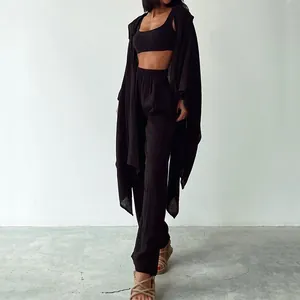 Entspanntes 3-teiliges Loungewear-Set aus schwarzem Baumwollleinen mit Wickeljacke
