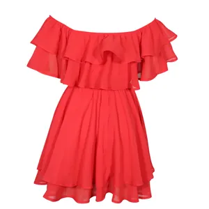 Mini abito in chiffon rosso con spalle scoperte e raffinati volant a strati