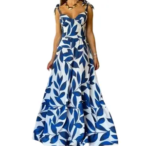 Vestido largo con estampado de hojas azules y blancas con tirantes de nudo elegantes.