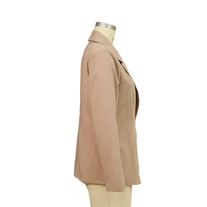 Seitenprofil eines eleganten, einfarbigen, dünnen, professionellen Blazers für Damen