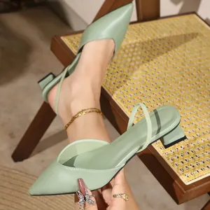 Eleganti sabot slingback a punta verde chiaro per donna, vista dettagliata della calzatura