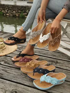 Modieuze teenslippers met sleehak voor dames met 3D-bloemdecoraties in diverse kleuren