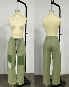 Vue avant et arrière du pantalon patchwork vert vintage avec taches de peinture