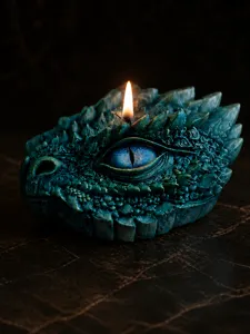 Dettaglio macro dello stampo in silicone 3D occhio di drago per candele fai da te.