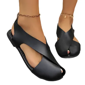 Bequeme schwarze flache Sandalen mit Kreuzriemen und modischem Fischmaul-Design