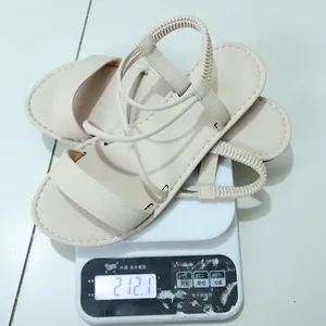 Detailed view of lightweight women's Roman sandals weighing 212.1g on a scale