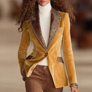 Elegante blazer in velluto dorato con revers leopardati e vestibilità slim