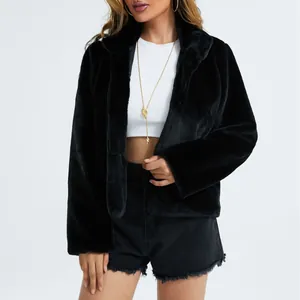 Veste chic en fausse fourrure noire pour femme avec manches longues et texture douce